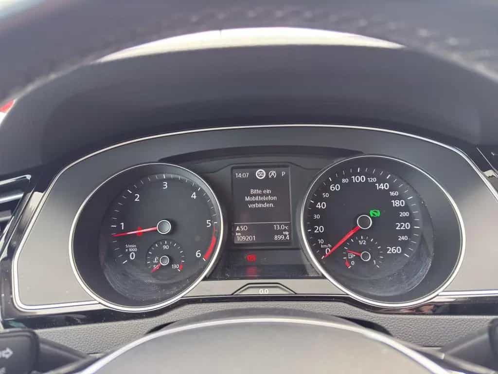 Volkswagen Passat Variant 2.0 TDI DSG Comforline*Navi*AHK*A 12/2018-photo-8