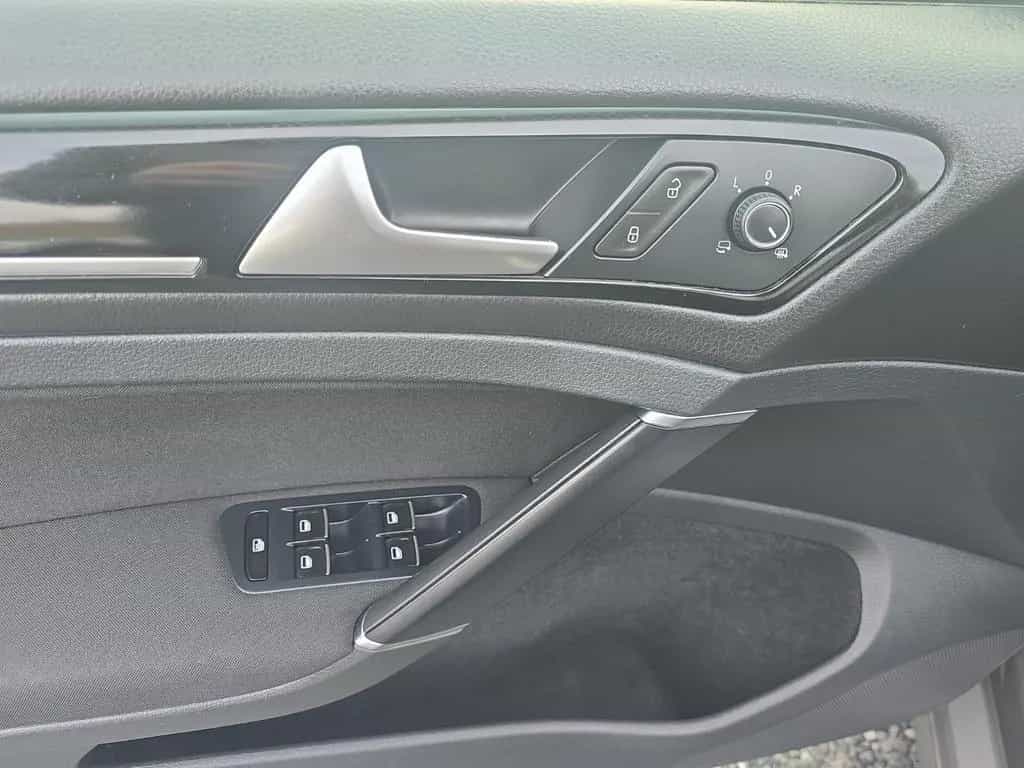 Volkswagen Golf VII Highline BMT NAVi PDC XENON 10/2013-photo-20