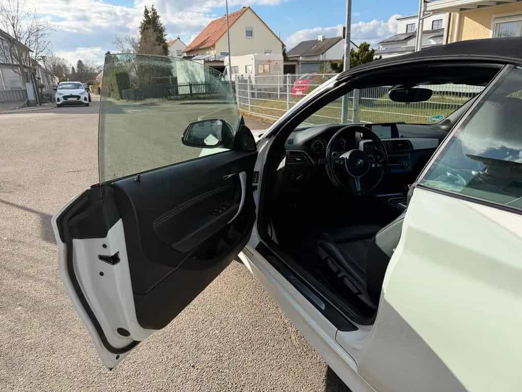 BMW 2 Series 220i Steptronic Cabrio M Sport 05/2021-photo-7