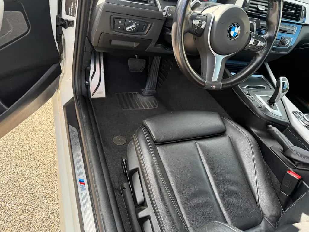 BMW 2 Series 220i Steptronic Cabrio M Sport 05/2021-photo-9