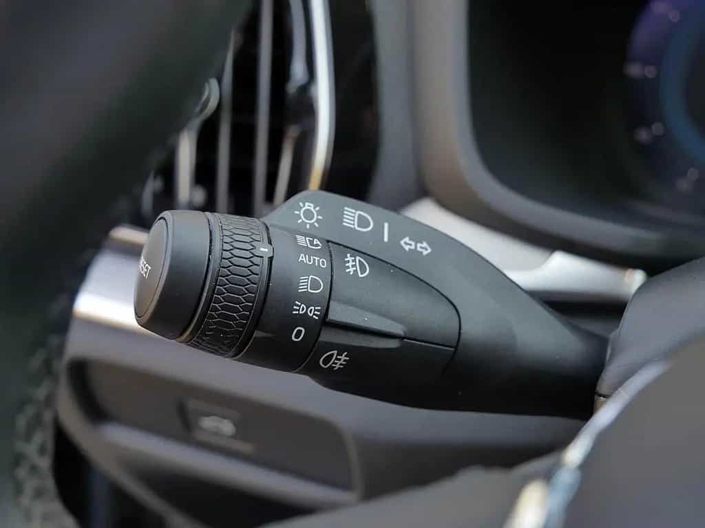 Volvo V60 B4 Core MEMORY PDC SHZ LEDER KAMERA LED 10/2023-photo-31