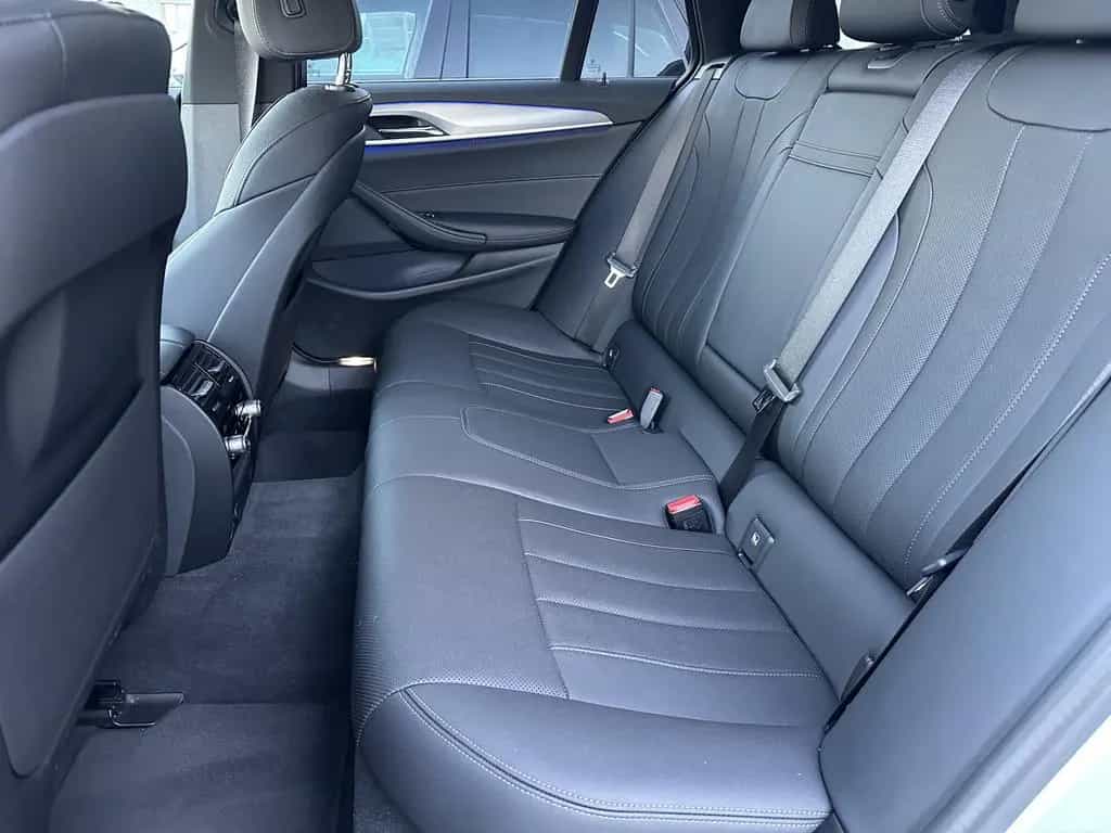BMW 5 Series 520d Touring xDrive M-Sport NAV+LED+AHK+HEAD-UP 11/2022-photo-10