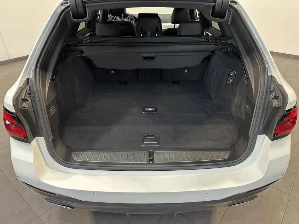 BMW 5 Series 520d Touring xDrive M-Sport NAV+LED+AHK+HEAD-UP 11/2022-photo-5