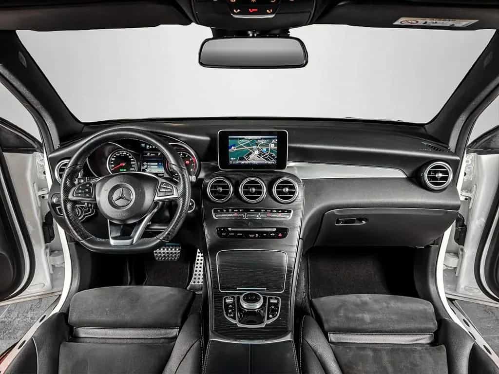 Mercedes-Benz GLC-Class 250 4Matic*AMG*PANORAMA*BURMESTER*APPLE CARP 05/2018-photo-10
