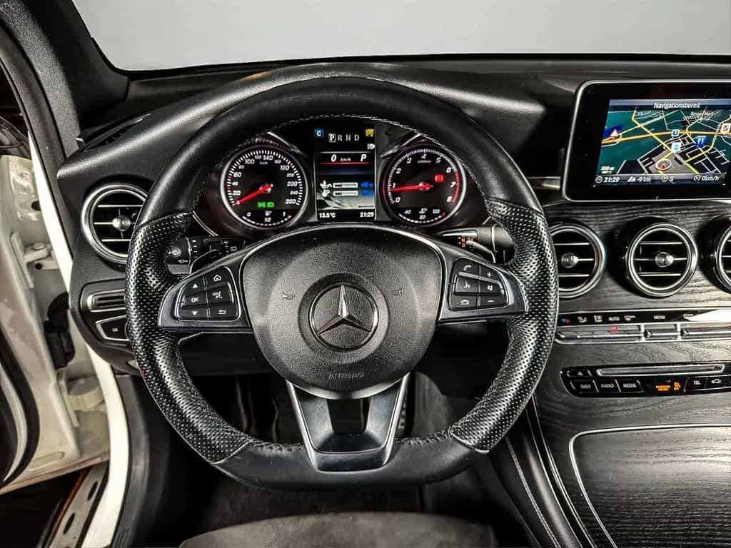Mercedes-Benz GLC-Class 250 4Matic*AMG*PANORAMA*BURMESTER*APPLE CARP 05/2018-photo-11