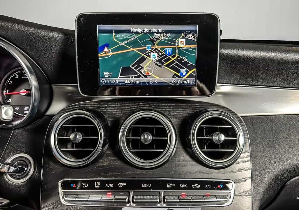 Mercedes-Benz GLC-Class 250 4Matic*AMG*PANORAMA*BURMESTER*APPLE CARP 05/2018-photo-13