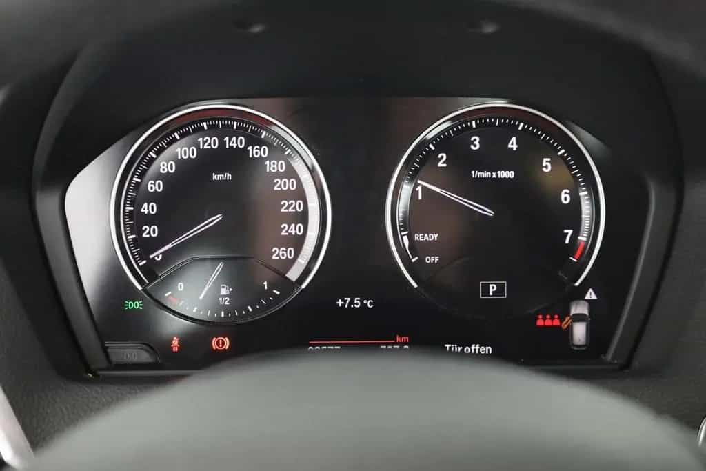 BMW 118 iA Sport Line LED Navi Sitzheizung Leder 09/2018-photo-17