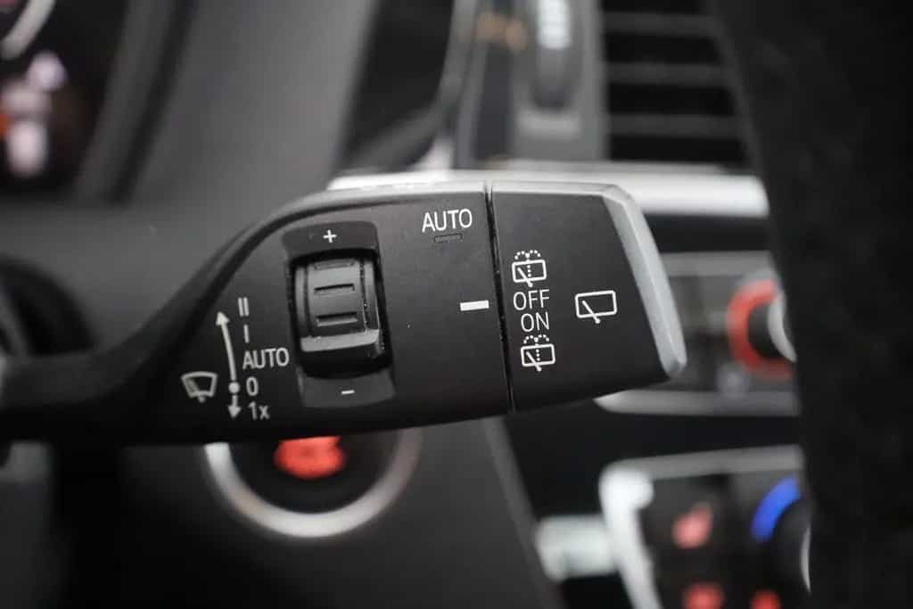 BMW 118 iA Sport Line LED Navi Sitzheizung Leder 09/2018-photo-19