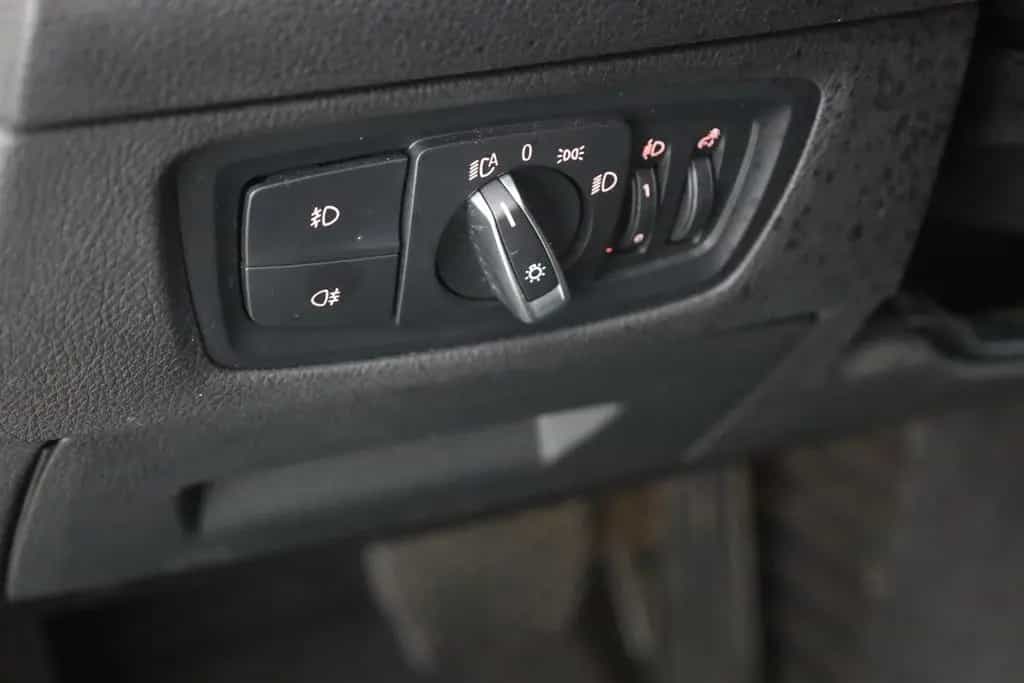 BMW 118 iA Sport Line LED Navi Sitzheizung Leder 09/2018-photo-20