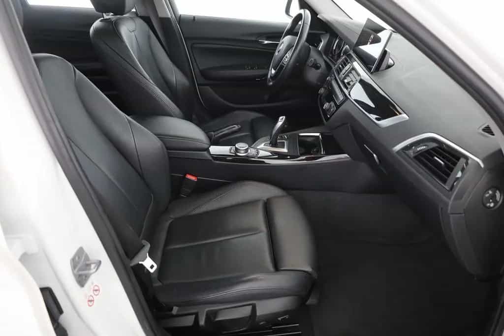 BMW 118 iA Sport Line LED Navi Sitzheizung Leder 09/2018-photo-23
