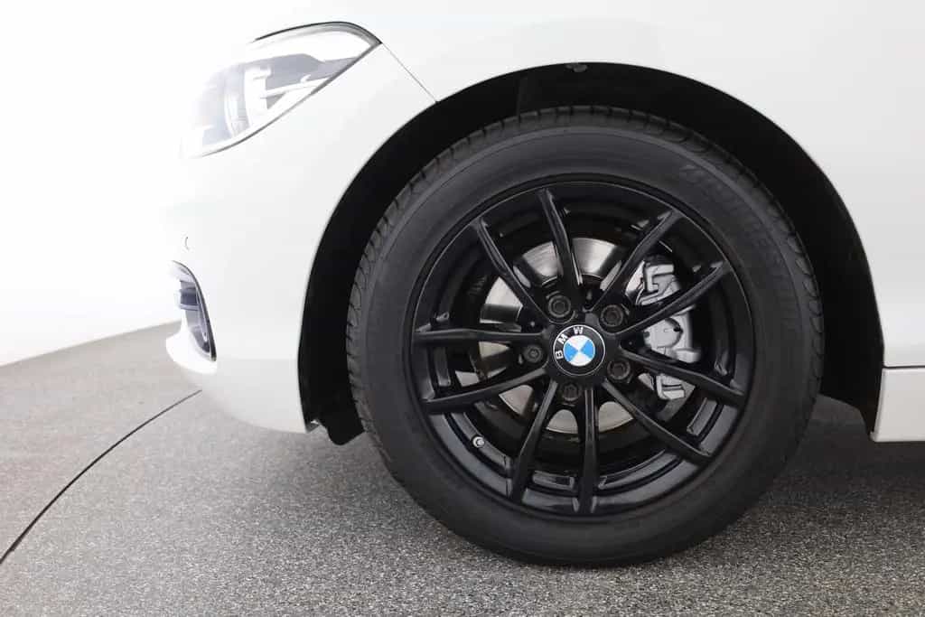 BMW 118 iA Sport Line LED Navi Sitzheizung Leder 09/2018-photo-29