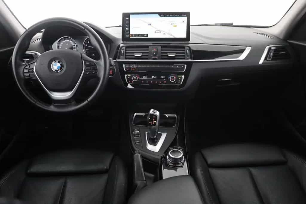 BMW 118 iA Sport Line LED Navi Sitzheizung Leder 09/2018-photo-8