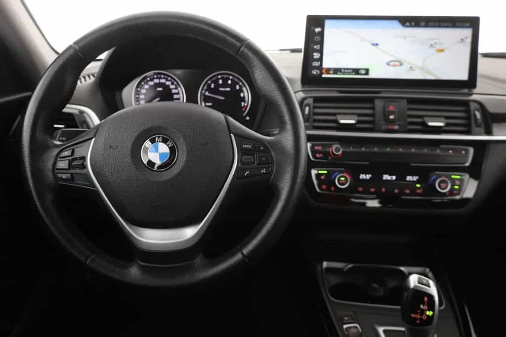 BMW 118 iA Sport Line LED Navi Sitzheizung Leder 09/2018-photo-9