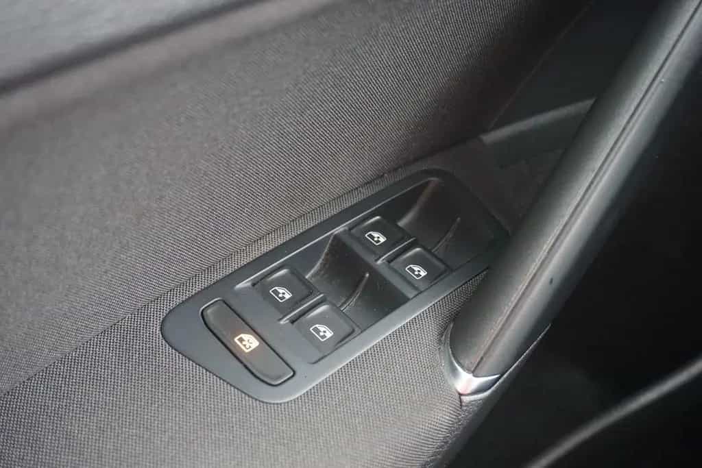 Volkswagen Golf VII Variant 1.4 TSI DSG PDC Standheizung 04/2018-photo-23