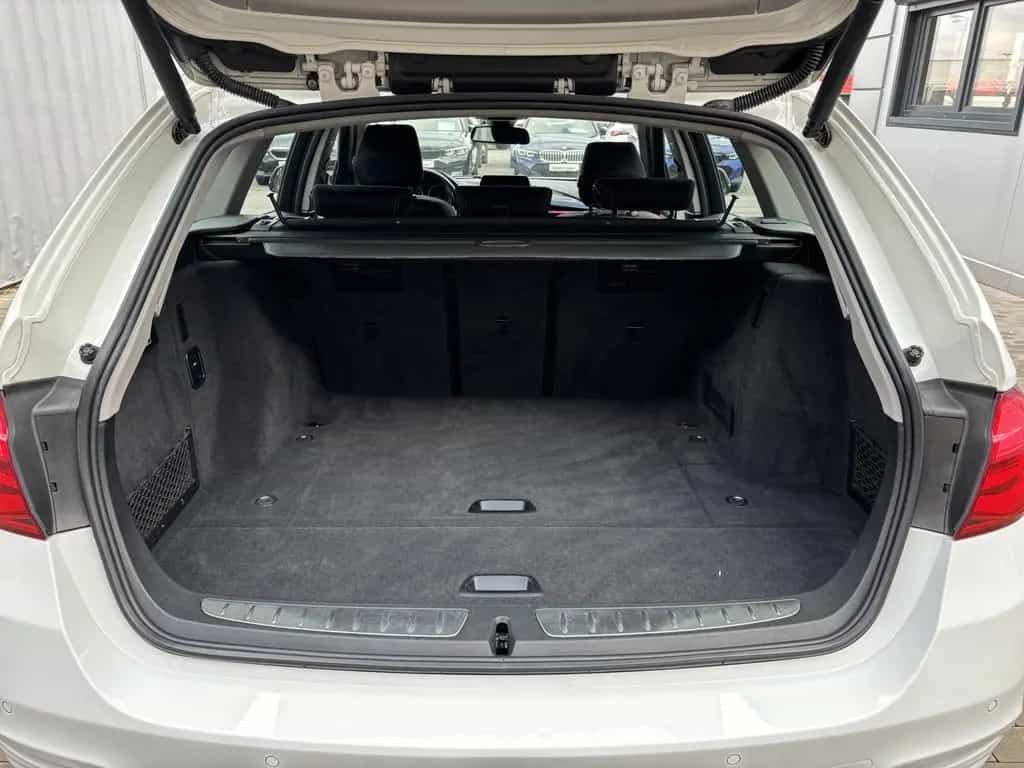 BMW 3 Series 318d Touring Sport Line LED Navi SHZ PDC Tempo 03/2018-photo-11