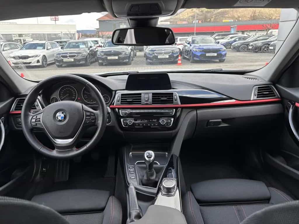 BMW 3 Series 318d Touring Sport Line LED Navi SHZ PDC Tempo 03/2018-photo-12