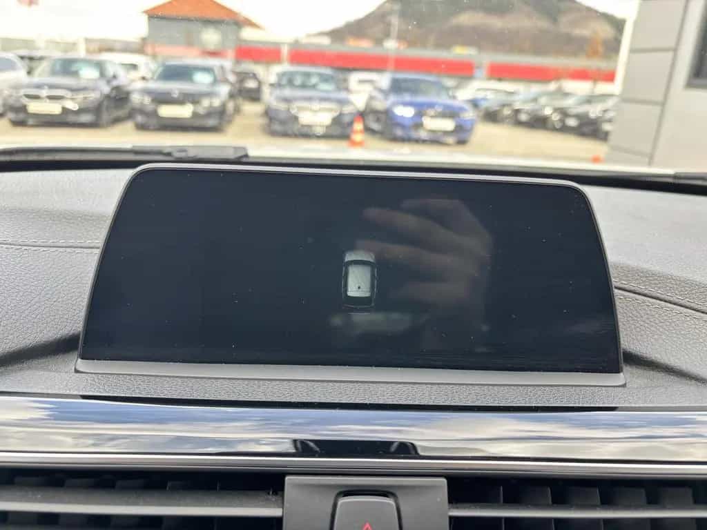 BMW 3 Series 318d Touring Sport Line LED Navi SHZ PDC Tempo 03/2018-photo-16