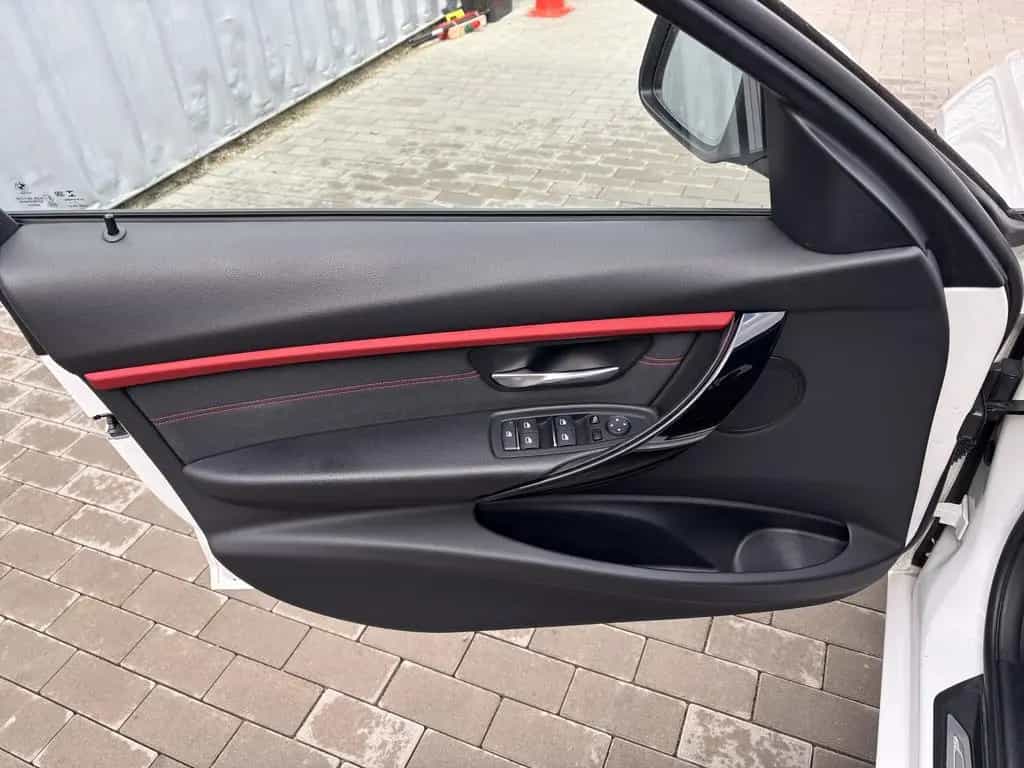 BMW 3 Series 318d Touring Sport Line LED Navi SHZ PDC Tempo 03/2018-photo-19