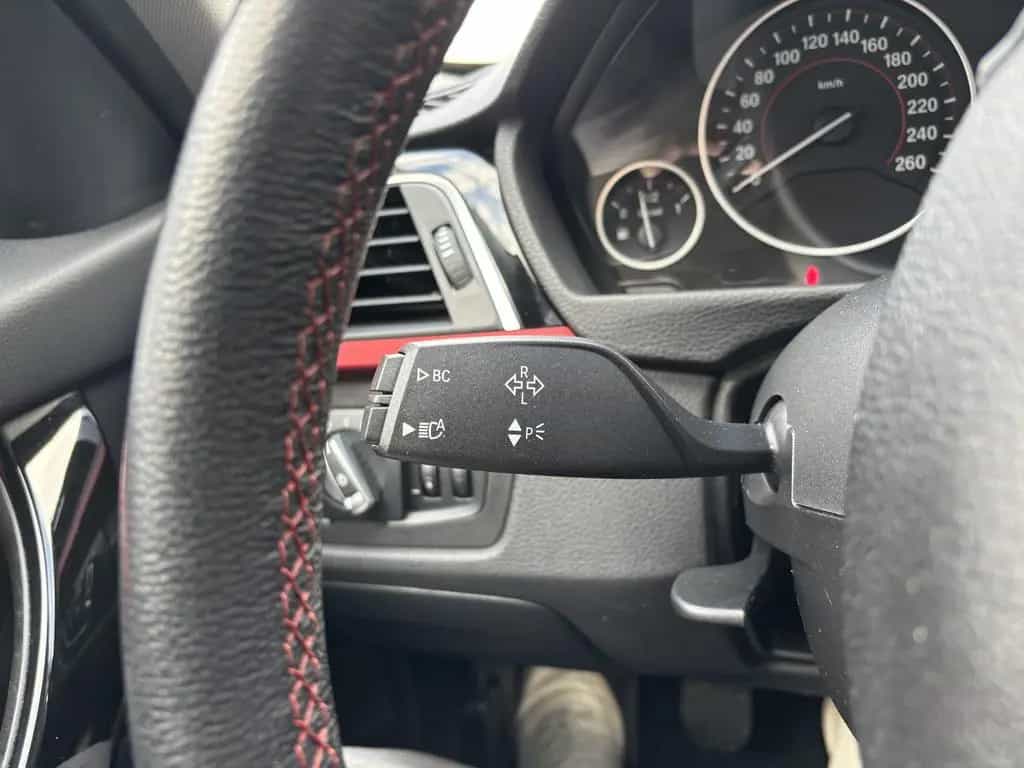BMW 3 Series 318d Touring Sport Line LED Navi SHZ PDC Tempo 03/2018-photo-21