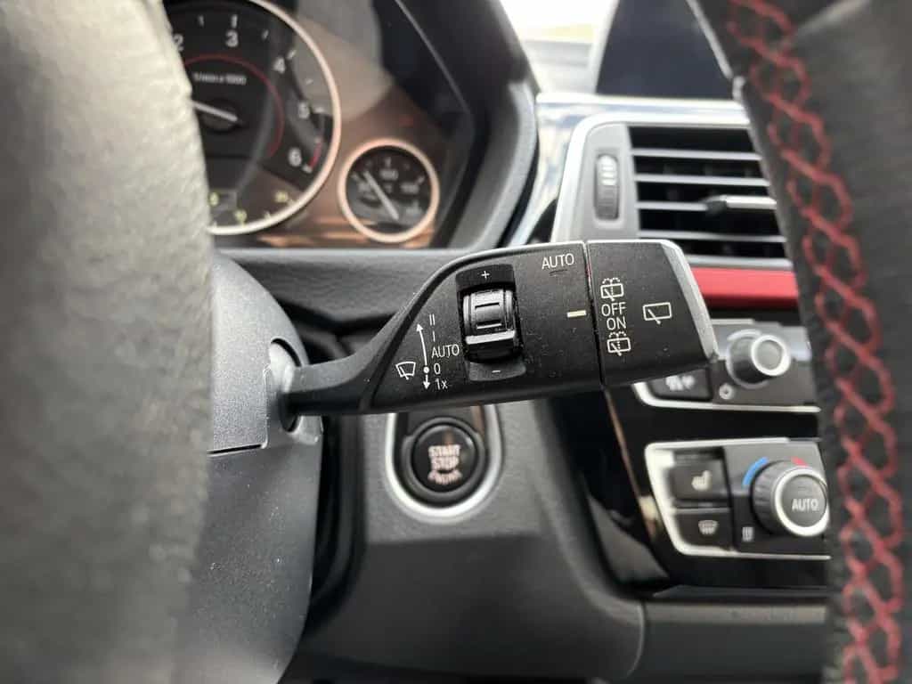 BMW 3 Series 318d Touring Sport Line LED Navi SHZ PDC Tempo 03/2018-photo-23