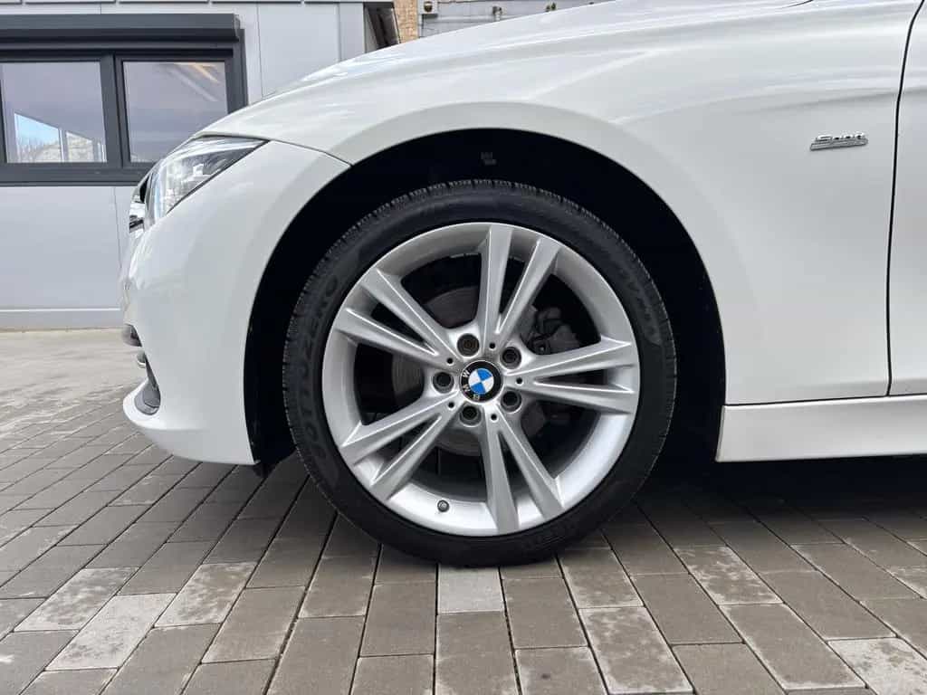 BMW 3 Series 318d Touring Sport Line LED Navi SHZ PDC Tempo 03/2018-photo-26
