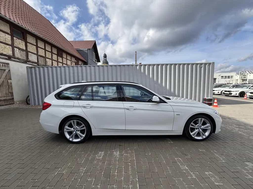 BMW 3 Series 318d Touring Sport Line LED Navi SHZ PDC Tempo 03/2018-photo-2