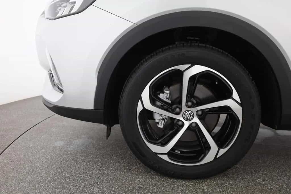 MG HS 1.5 T-GDI Luxury Aut. LED ACC Navi 360° Pano 03/2024-photo-28