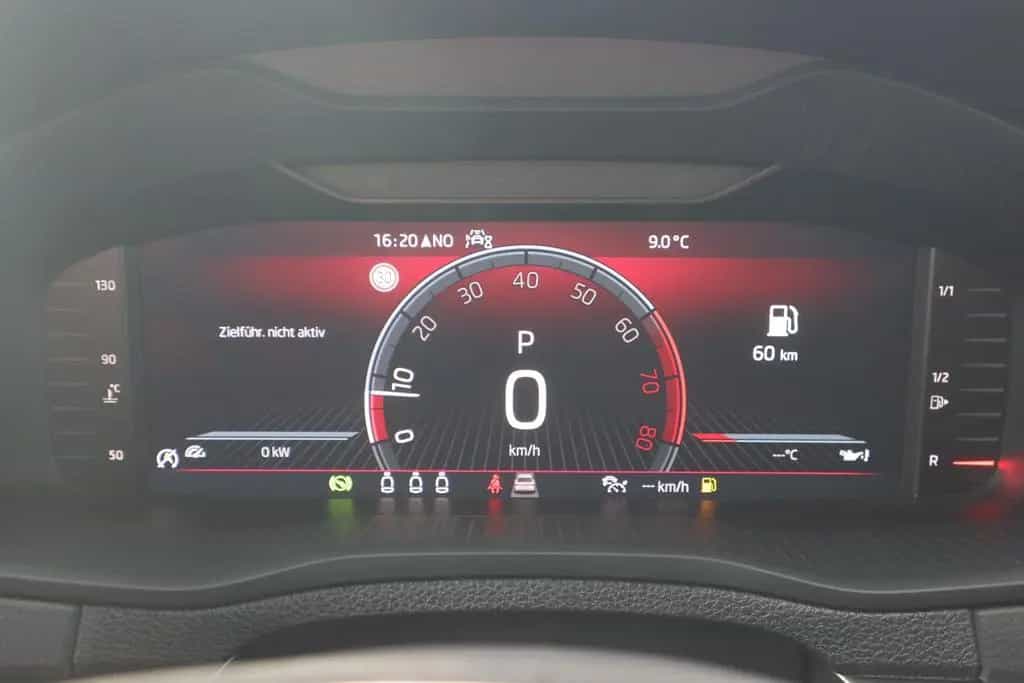 Skoda Karoq 1.5 TSI Tour DSG LED Navi ACC Sitzheizung 10/2022-photo-11