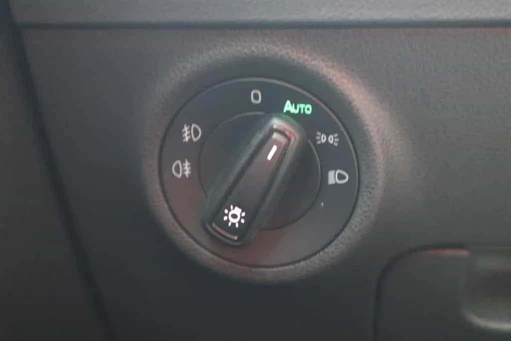 Skoda Karoq 1.5 TSI Tour DSG LED Navi ACC Sitzheizung 10/2022-photo-17