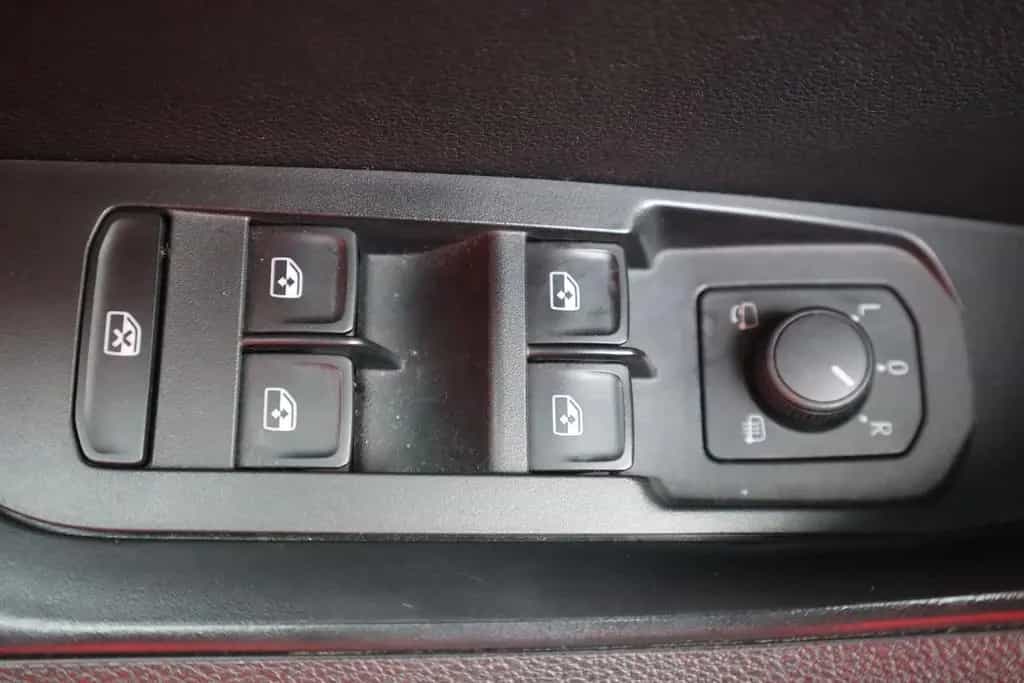 Skoda Karoq 1.5 TSI Tour DSG LED Navi ACC Sitzheizung 10/2022-photo-18