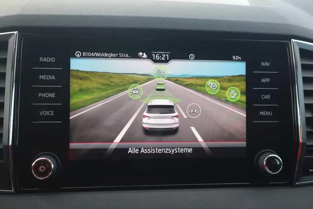 Skoda Karoq 1.5 TSI Tour DSG LED Navi ACC Sitzheizung 10/2022-photo-22