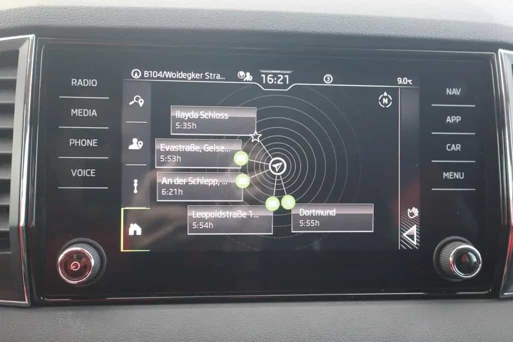Skoda Karoq 1.5 TSI Tour DSG LED Navi ACC Sitzheizung 10/2022-photo-23