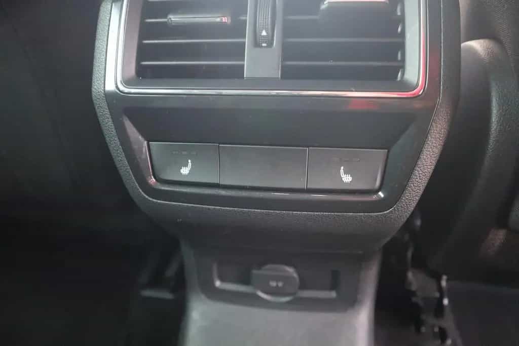 Skoda Karoq 1.5 TSI Tour DSG LED Navi ACC Sitzheizung 10/2022-photo-32