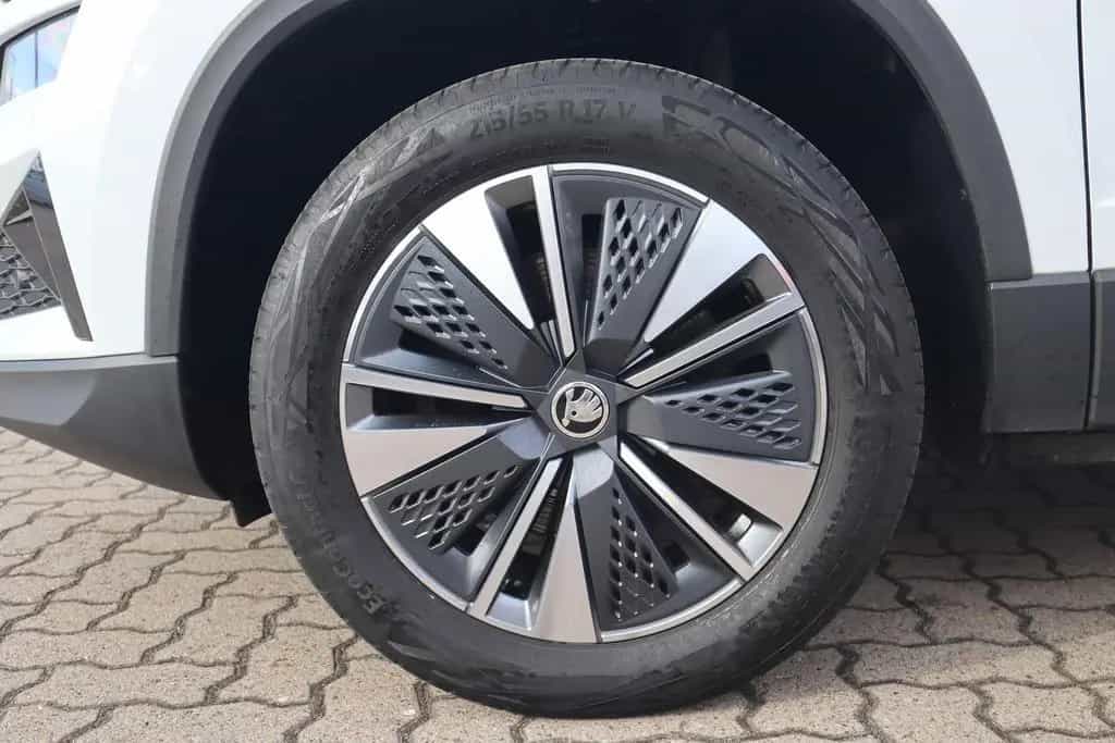 Skoda Karoq 1.5 TSI Tour DSG LED Navi ACC Sitzheizung 10/2022-photo-7
