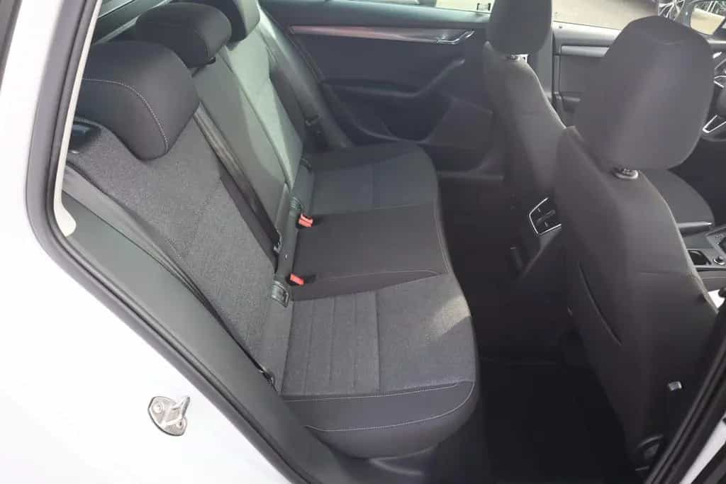 Skoda Octavia Combi 1.5 TSI Soleil LED Navi Tempomat 11/2020-photo-33