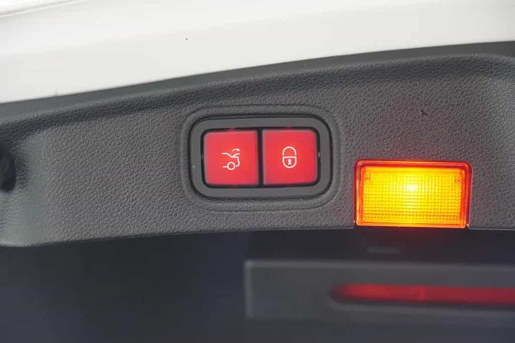 Mercedes-Benz C-Class 4Matic AMG Line Navi Totwinkel Head-Up LED 04/2018-photo-32
