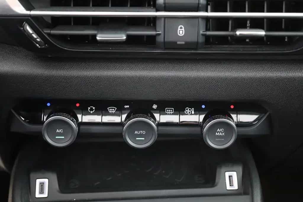 Citroën C4 PureTech 130 Aut. LED ACC Navi Pano 360° 05/2024-photo-11