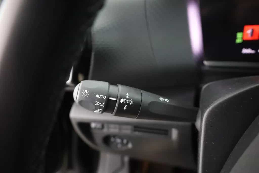 Citroën C4 PureTech 130 Aut. LED ACC Navi Pano 360° 05/2024-photo-18