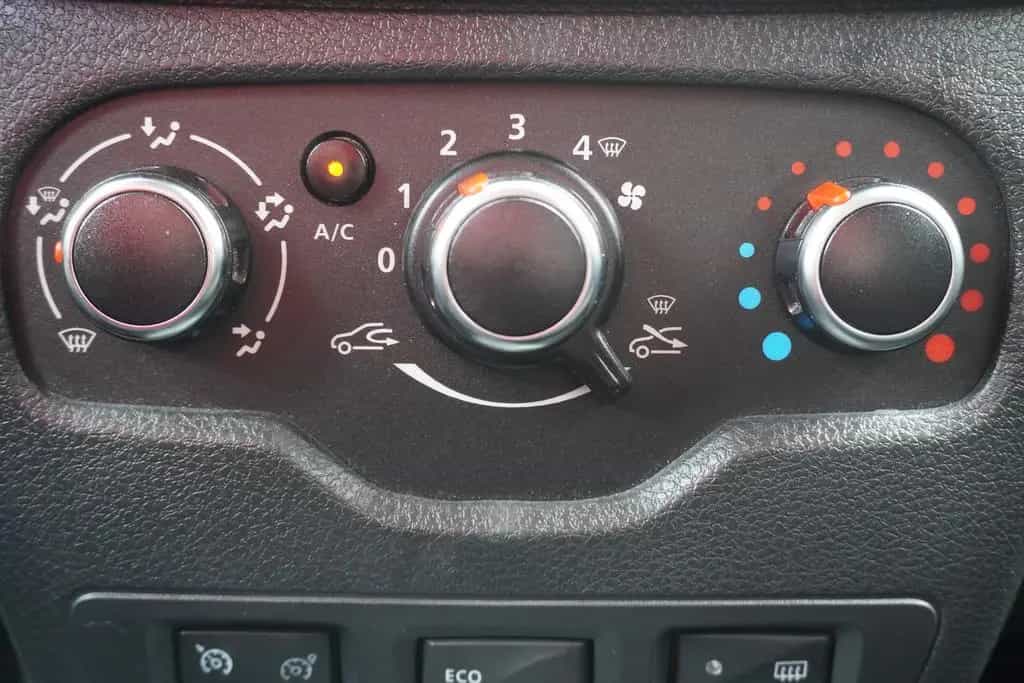 Dacia Lodgy 1.6 SCe Comfort Tempomat AHK PDC Klima USB 06/2019-photo-13