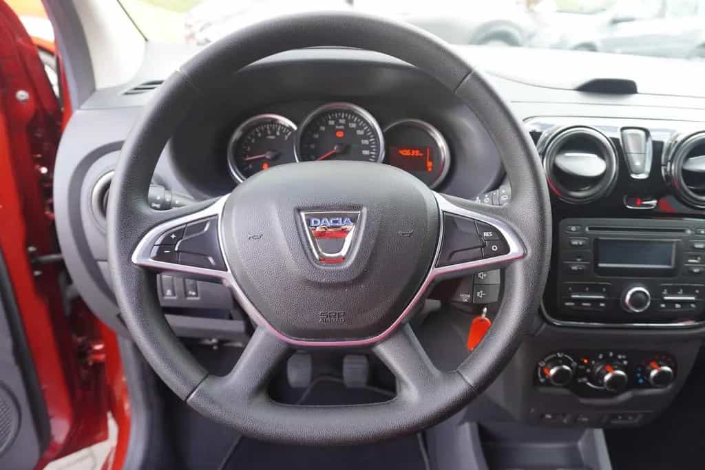 Dacia Lodgy 1.6 SCe Comfort Tempomat AHK PDC Klima USB 06/2019-photo-15