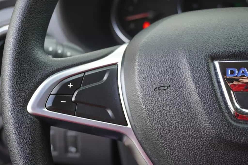 Dacia Lodgy 1.6 SCe Comfort Tempomat AHK PDC Klima USB 06/2019-photo-17