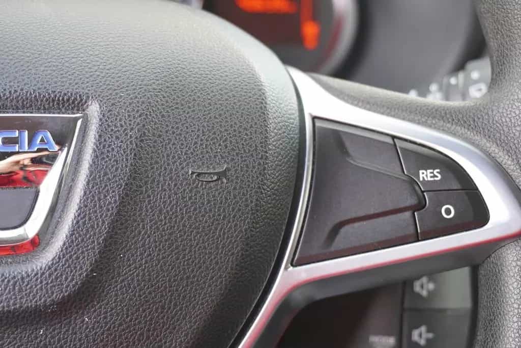 Dacia Lodgy 1.6 SCe Comfort Tempomat AHK PDC Klima USB 06/2019-photo-18