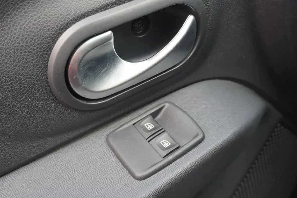 Dacia Lodgy 1.6 SCe Comfort Tempomat AHK PDC Klima USB 06/2019-photo-20