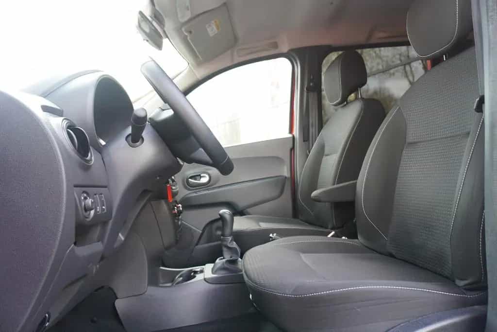 Dacia Lodgy 1.6 SCe Comfort Tempomat AHK PDC Klima USB 06/2019-photo-21