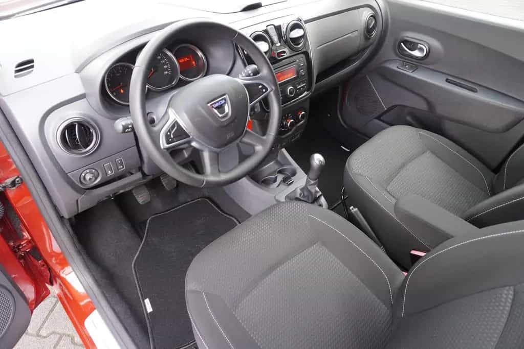 Dacia Lodgy 1.6 SCe Comfort Tempomat AHK PDC Klima USB 06/2019-photo-9