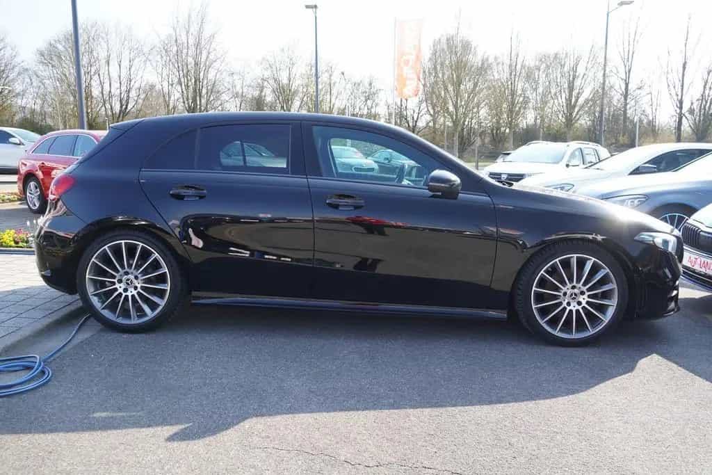 Mercedes-Benz A 220 A220 d AMG Line Klimaaut. LED Navi ACC DAB AHK 10/2021-photo-5