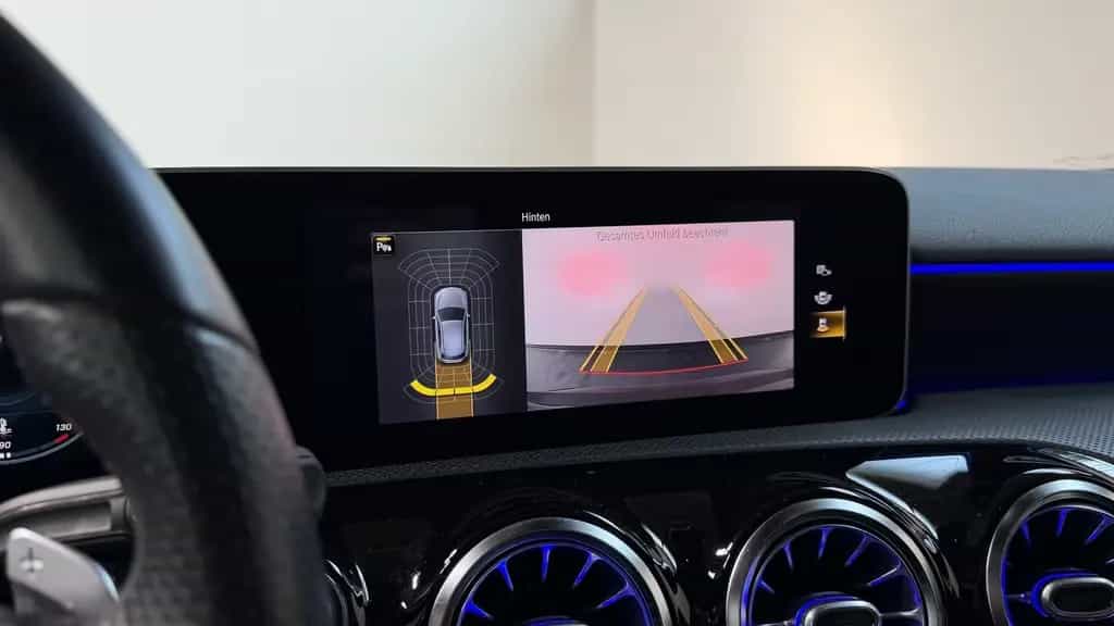 Mercedes-Benz A-Class 200 AMG PANO+KAM+AMBIENTE+LED 05/2019-photo-18