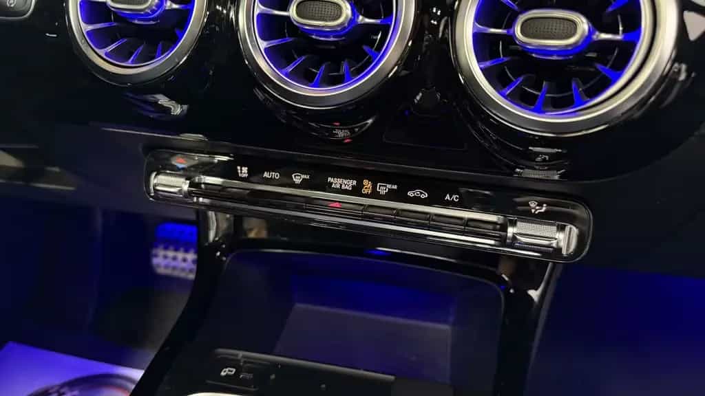 Mercedes-Benz A-Class 200 AMG PANO+KAM+AMBIENTE+LED 05/2019-photo-19