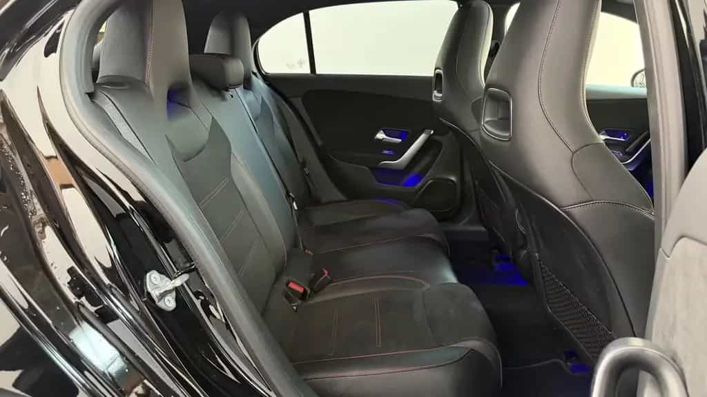 Mercedes-Benz A-Class 200 AMG PANO+KAM+AMBIENTE+LED 05/2019-photo-23