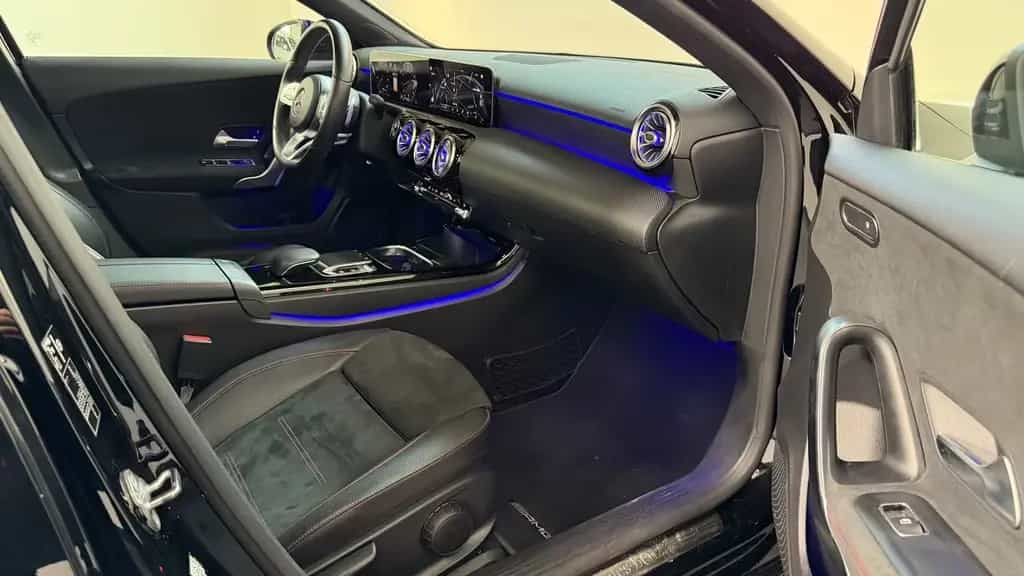 Mercedes-Benz A-Class 200 AMG PANO+KAM+AMBIENTE+LED 05/2019-photo-25
